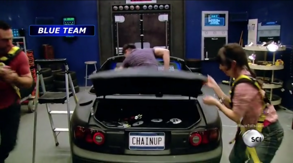 escape-room-race-to-escape-e5-garage-trunk